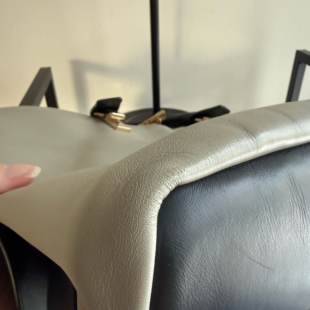 Chloe Baylee Bicolor Leather Two way Hand Bag - Picture 14 of 16